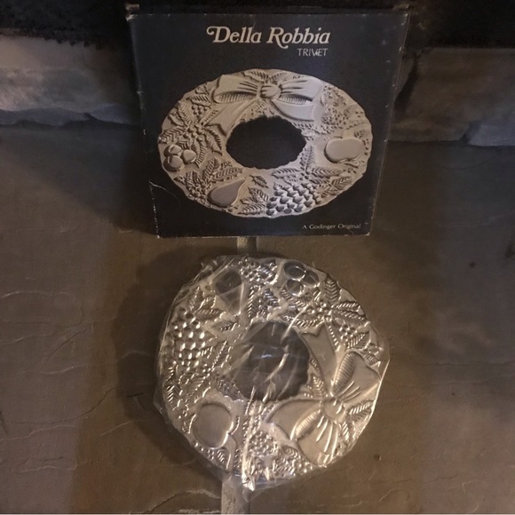 Della Robbia Trivet - Picture 3 of 3